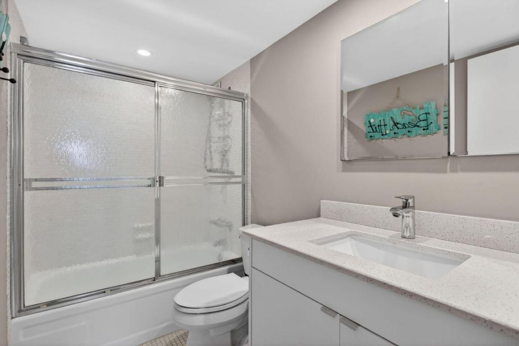 111 Briny Avenue, Unit 24-07, Pompano Beach, FL 33062 Photo