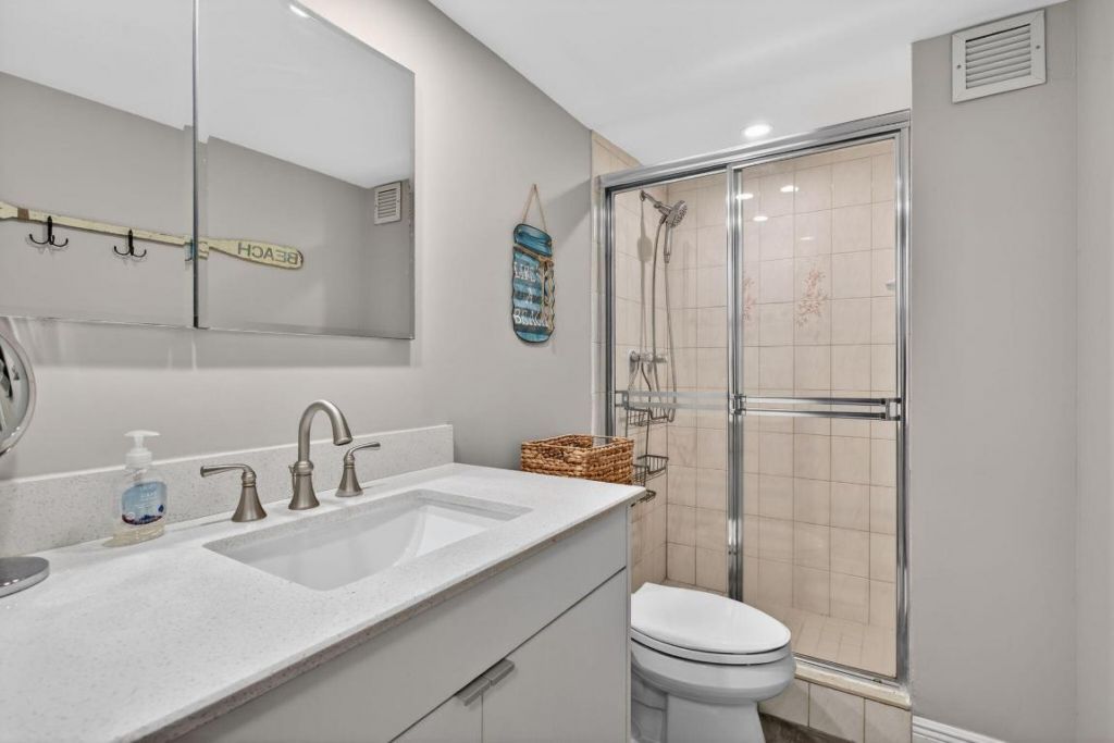 111 Briny Avenue, Unit 24-07, Pompano Beach, FL 33062 Photo