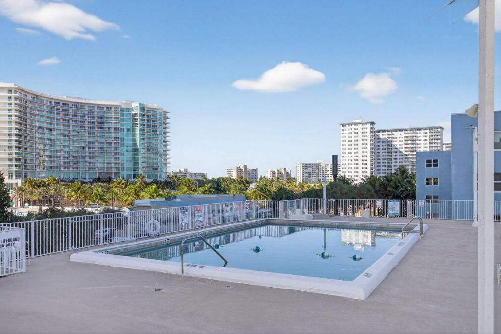 111 Briny Avenue, Unit 24-07, Pompano Beach, FL 33062 Photo