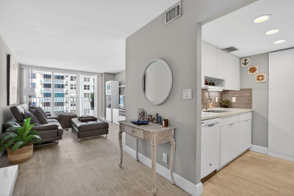 111 Briny Avenue, Unit 24-07, Pompano Beach, FL 33062 Photo