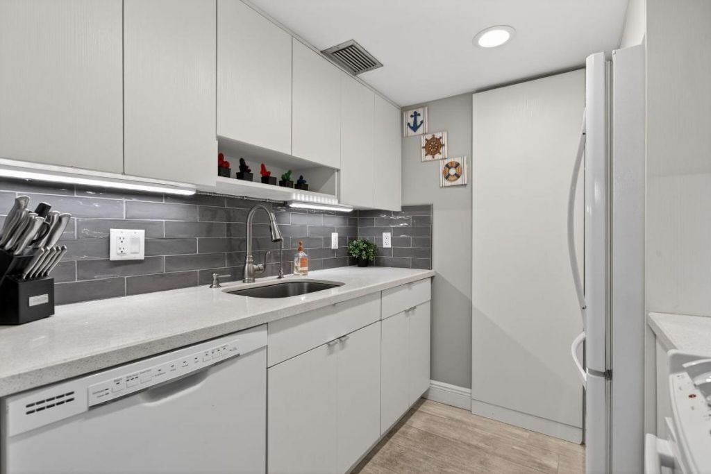 111 Briny Avenue, Unit 24-07, Pompano Beach, FL 33062 Photo