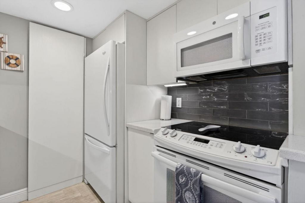 111 Briny Avenue, Unit 24-07, Pompano Beach, FL 33062 Photo