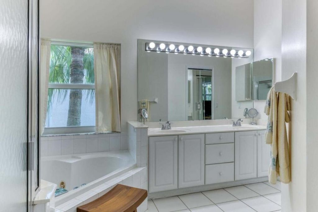 1232 Avondale Lane, West Palm Beach, FL 33409 Photo