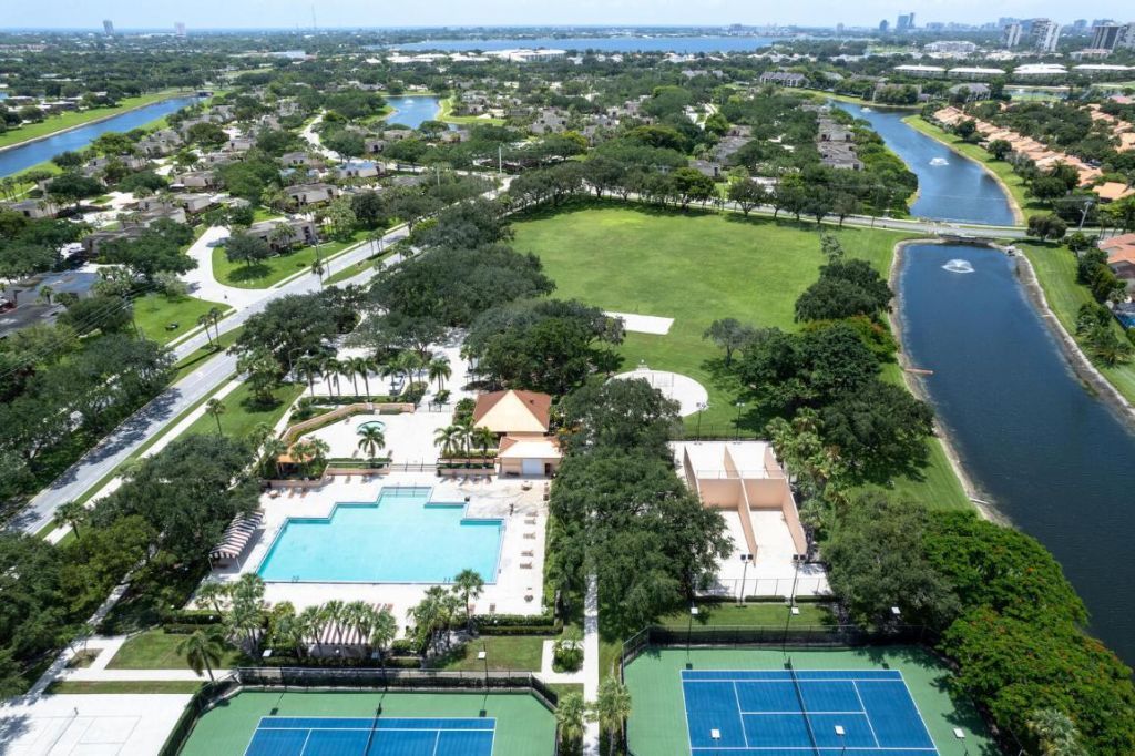 1232 Avondale Lane, West Palm Beach, FL 33409 Photo