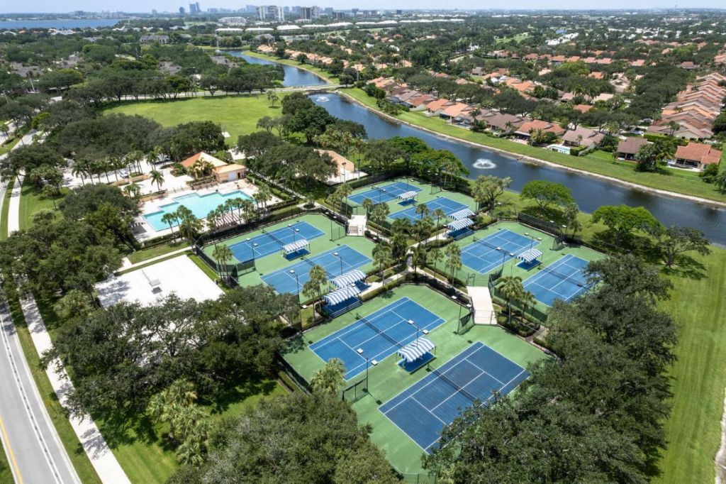 1232 Avondale Lane, West Palm Beach, FL 33409 Photo