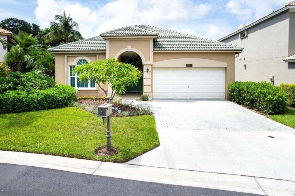 1232 Avondale Lane, West Palm Beach, FL 33409 Photo