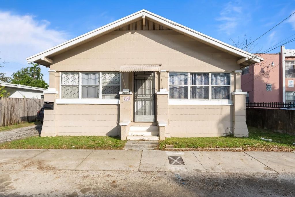 8111 NE 1st Avenue, Miami, FL 33138 Photo