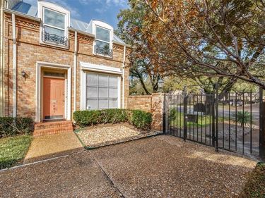 9843 Park Lane Court, Dallas, TX 75220