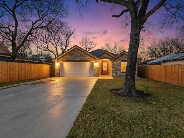 1006 W Brown Street, Ennis, TX 75119