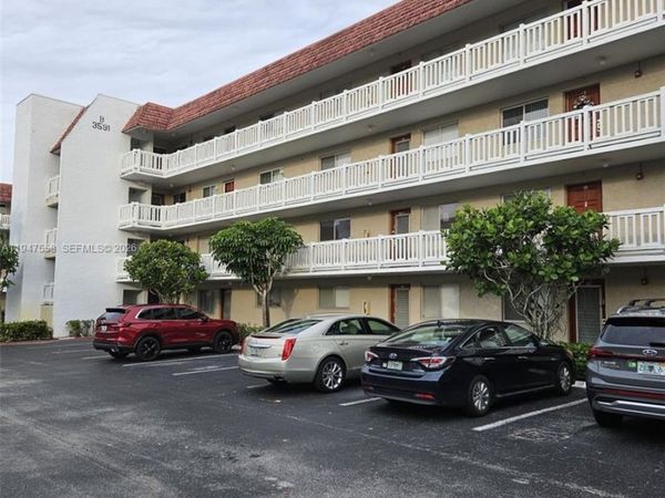 3591 Inverrary Dr, Unit 405, Lauderhill, FL 33319