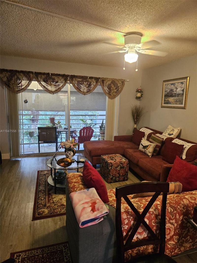 3591 Inverrary Dr, Unit 405, Lauderhill, FL 33319 Photo