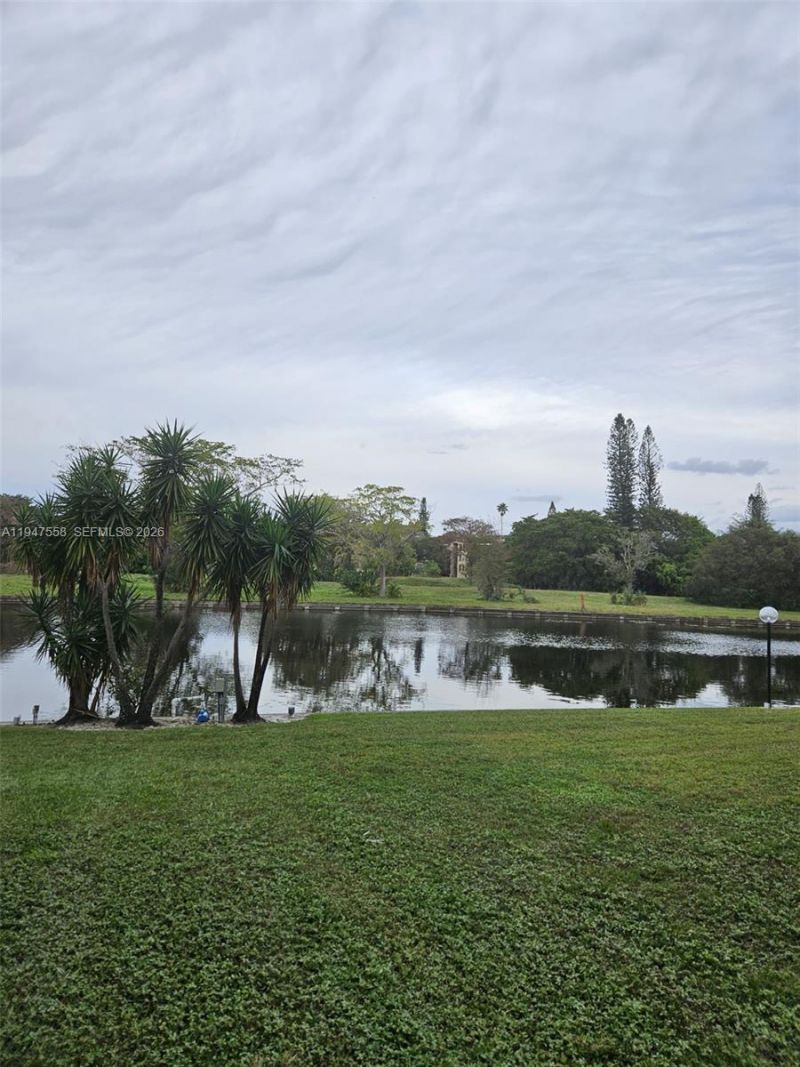 3591 Inverrary Dr, Unit 405, Lauderhill, FL 33319 Photo