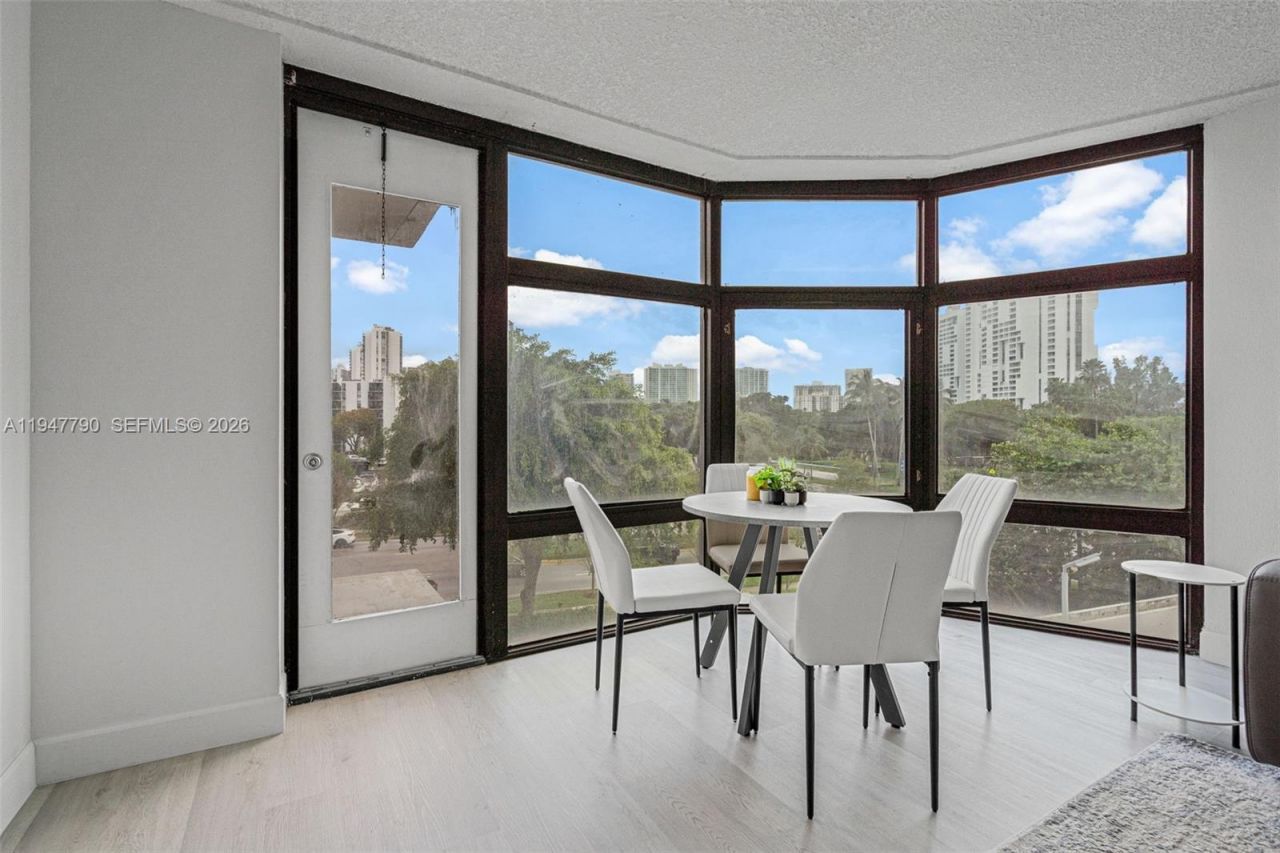 3375 N Country Club Dr, Unit 304, Aventura, FL 33180 Photo