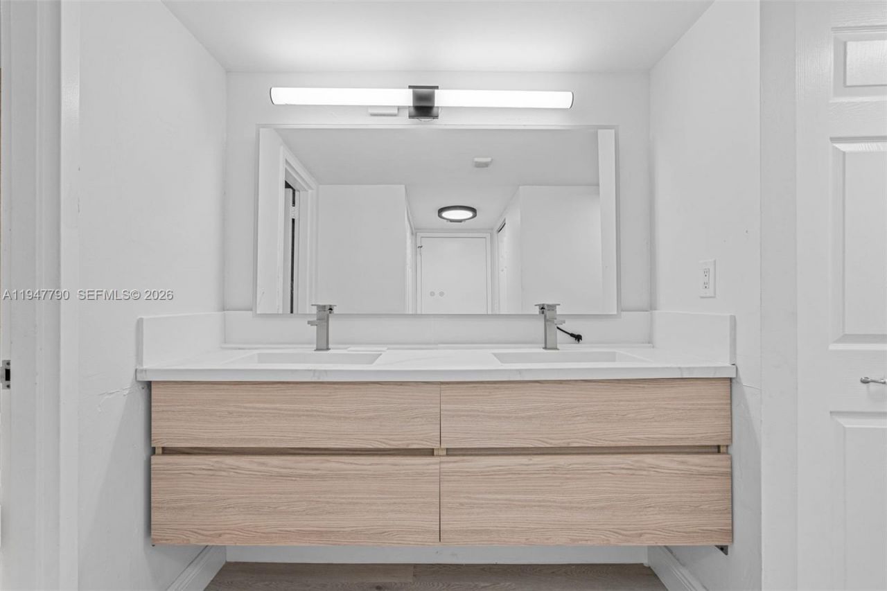 3375 N Country Club Dr, Unit 304, Aventura, FL 33180 Photo