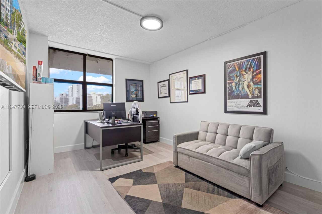 3375 N Country Club Dr, Unit 304, Aventura, FL 33180 Photo