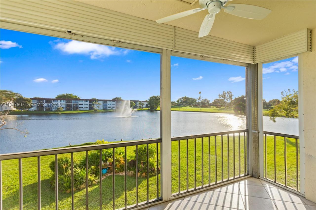 9500 N Hollybrook Lake Dr, Unit 5-206, Pembroke Pines, FL 33025 Photo