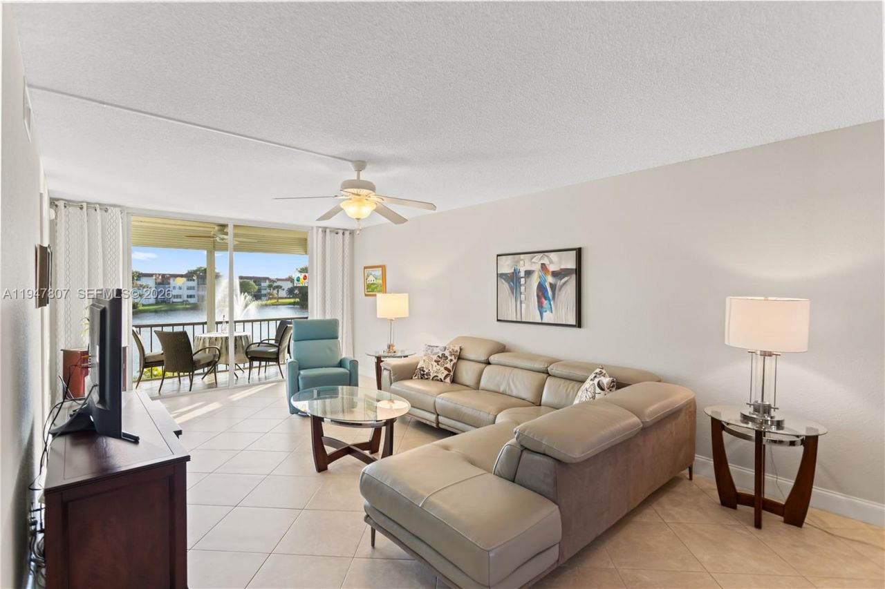 9500 N Hollybrook Lake Dr, Unit 5-206, Pembroke Pines, FL 33025 Photo