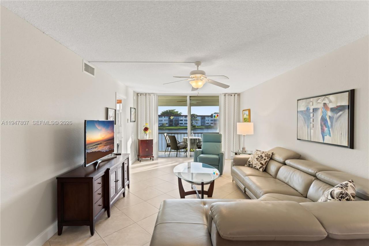 9500 N Hollybrook Lake Dr, Unit 5-206, Pembroke Pines, FL 33025 Photo