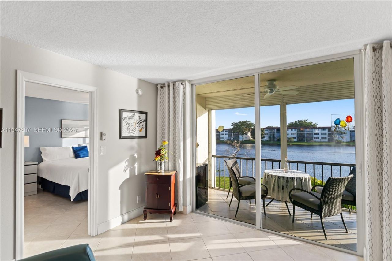 9500 N Hollybrook Lake Dr, Unit 5-206, Pembroke Pines, FL 33025 Photo