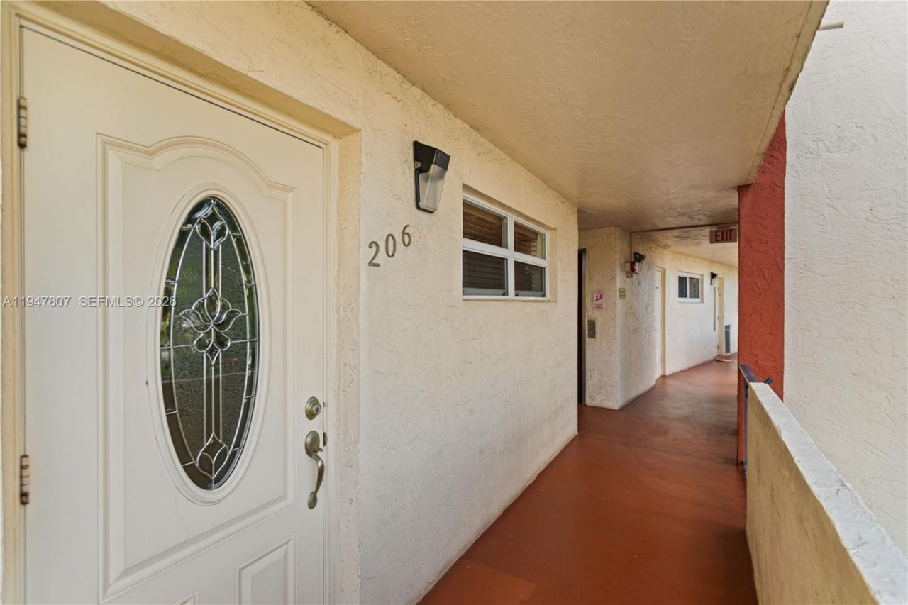 9500 N Hollybrook Lake Dr, Unit 5-206, Pembroke Pines, FL 33025 Photo