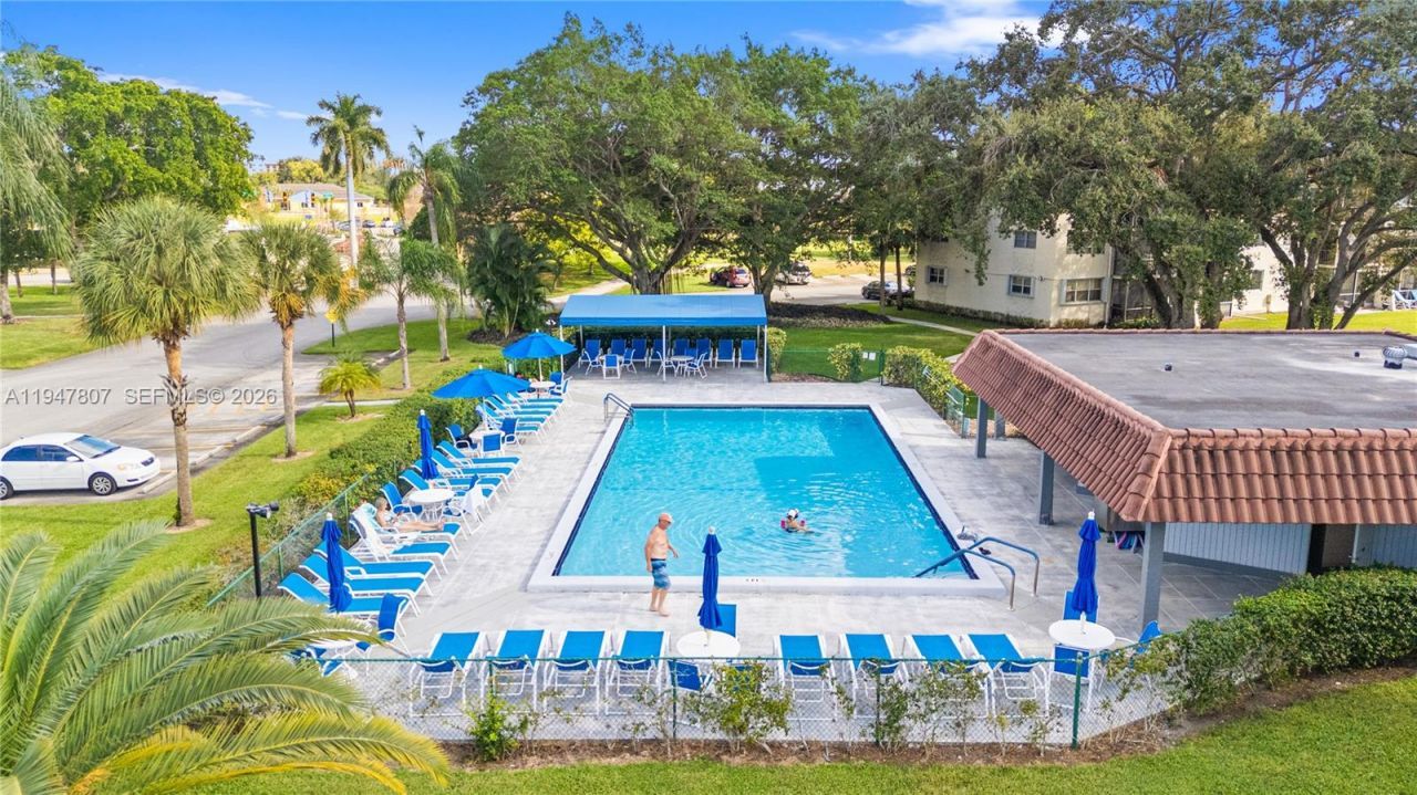 9500 N Hollybrook Lake Dr, Unit 5-206, Pembroke Pines, FL 33025 Photo