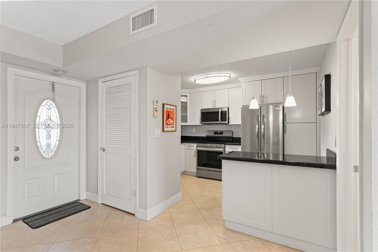 9500 N Hollybrook Lake Dr, Unit 5-206, Pembroke Pines, FL 33025 Photo