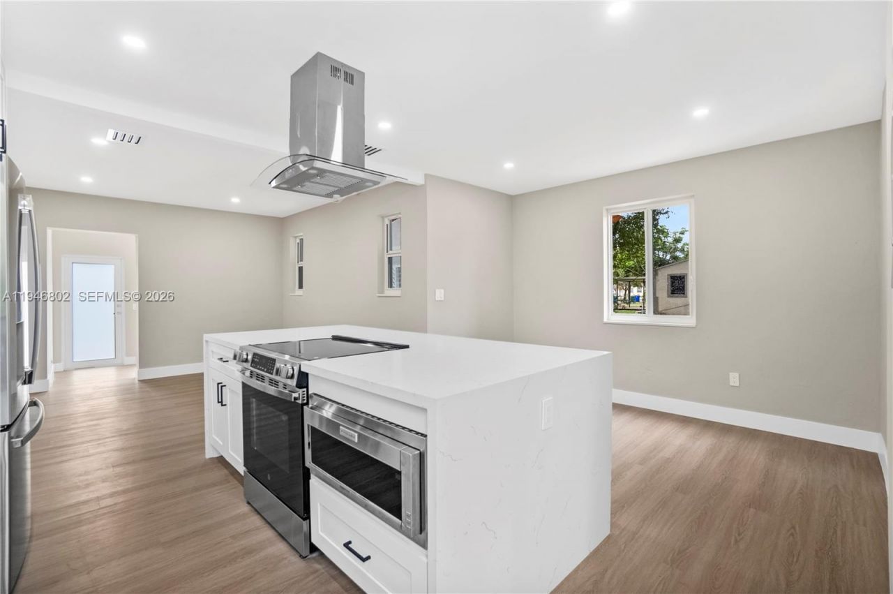 1151 NW 45th St, Miami, FL 33127 Photo