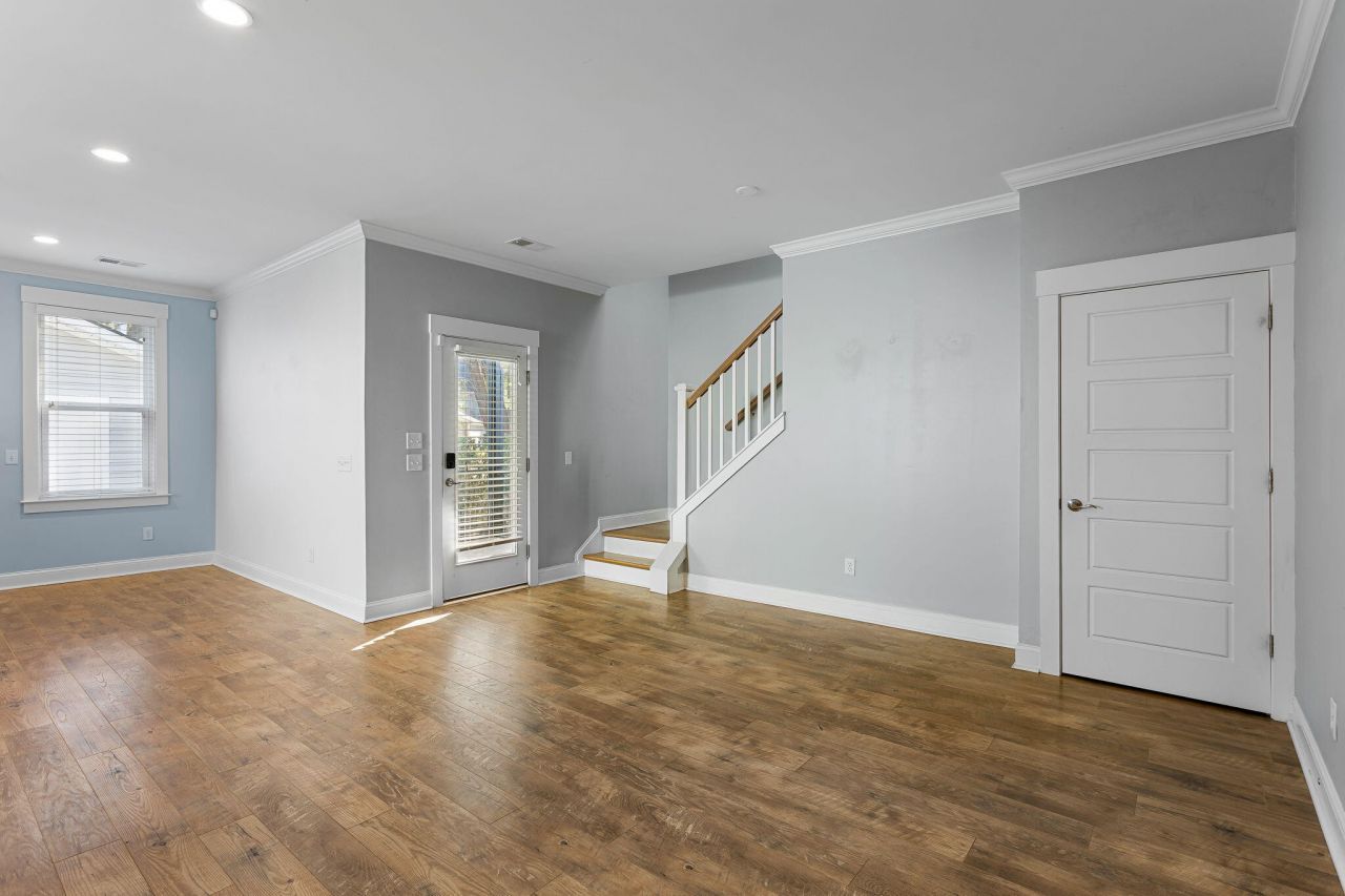 1918 Mossdale Drive Photo 7