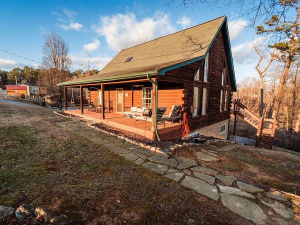 1558 Covington Road, Dandridge, TN 37725