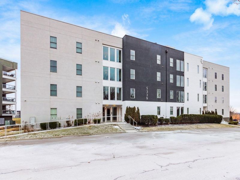 5339 Highpointe Lakes Drive , Unit 403, Westerville, OH 43081 Photo 2