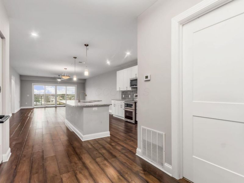 5339 Highpointe Lakes Drive , Unit 403, Westerville, OH 43081 Photo 4