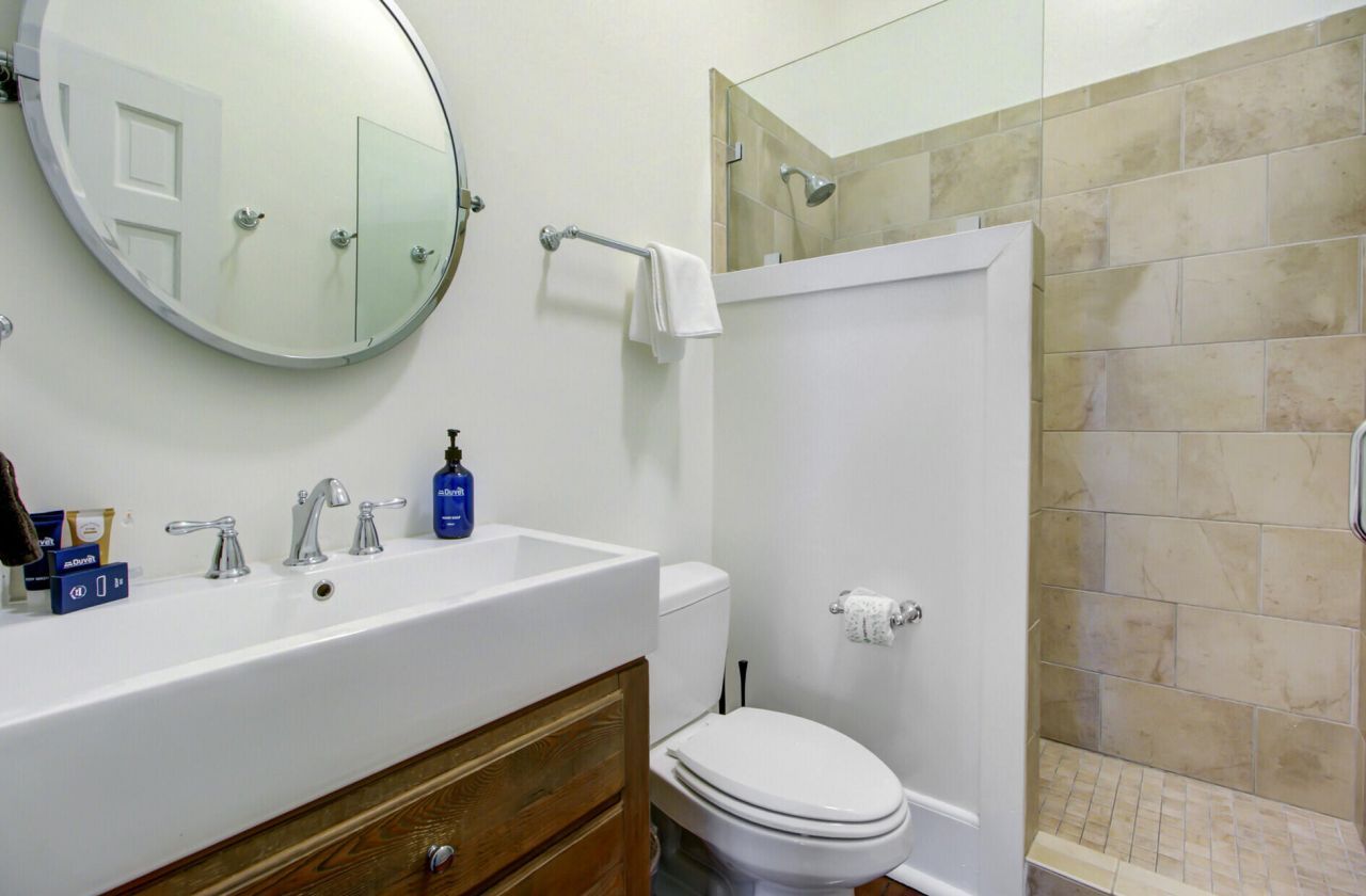 165 Spring Street Photo 23