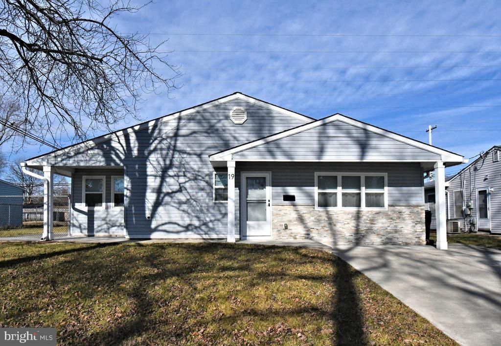 19 Walnut Lane, Levittown, PA 19054 Main Photo