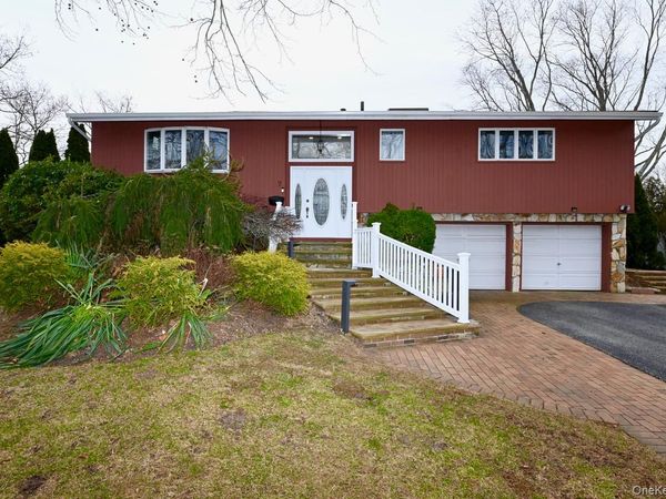 7 McNulty Street, Dix Hills, NY 11746