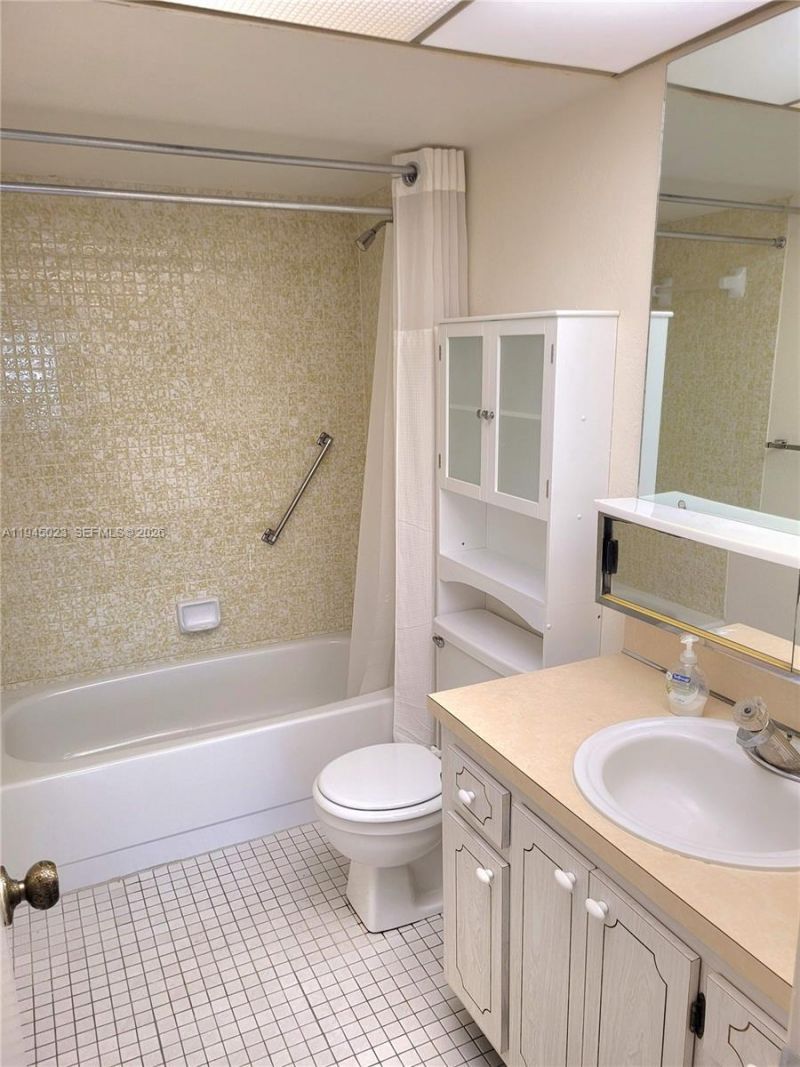 9861 Sunrise Lakes Blvd, Unit 310, Sunrise, FL 33322 Photo