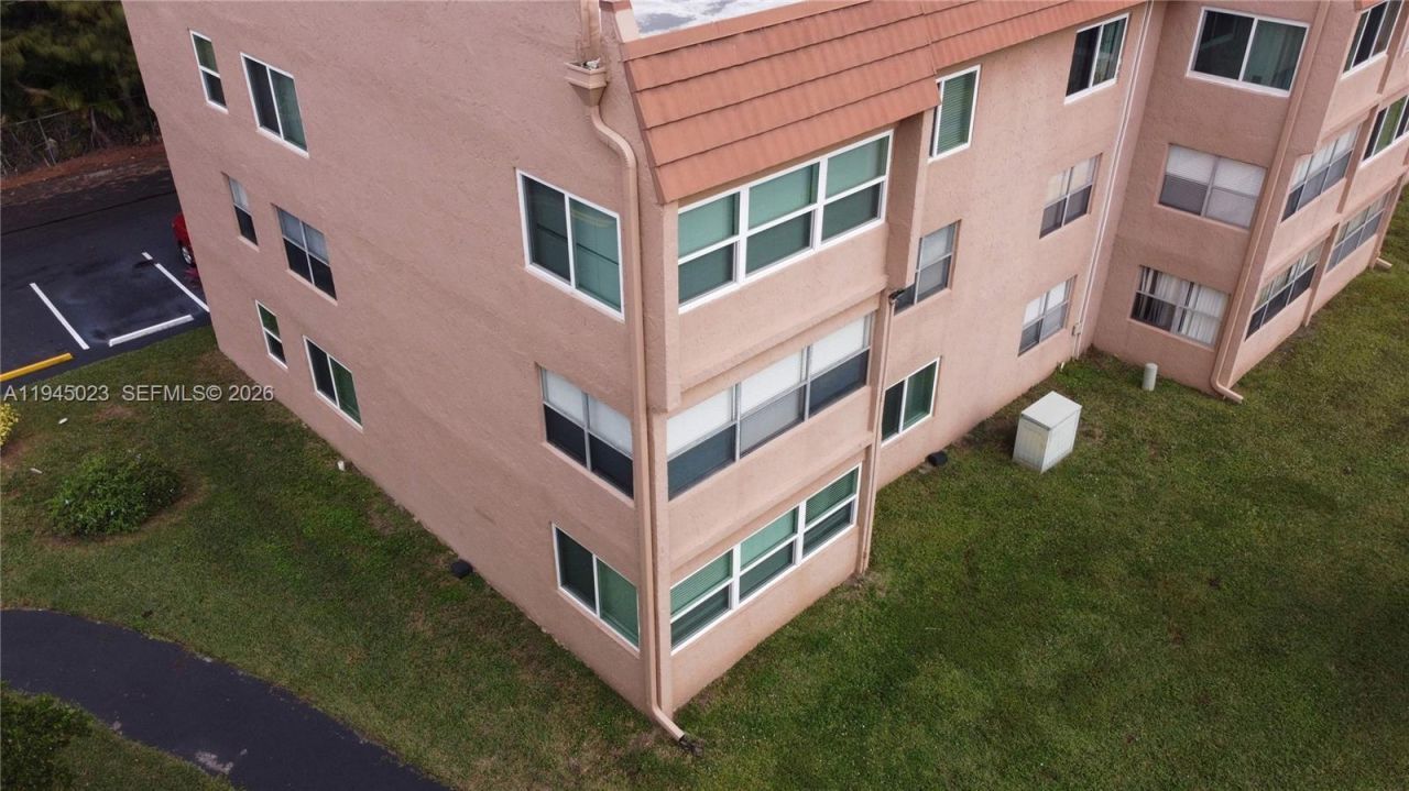 9861 Sunrise Lakes Blvd , Unit 310, Sunrise, FL 33322 Photo