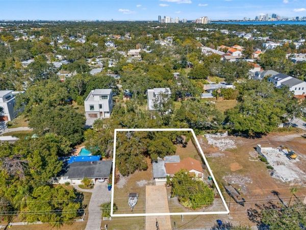 3207 W WYOMING AVENUE, TAMPA, FL 33611