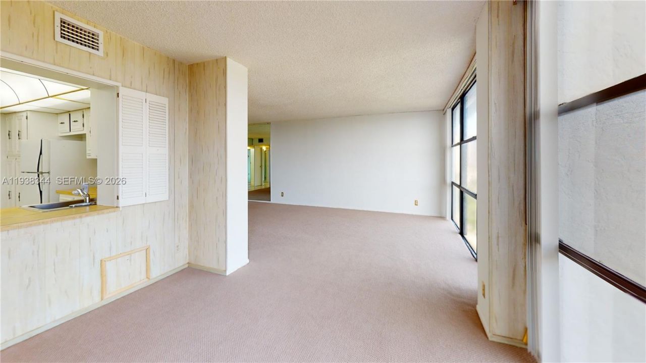 1000 Parkview Dr, Unit 1023, Hallandale Beach, FL 33009 Photo