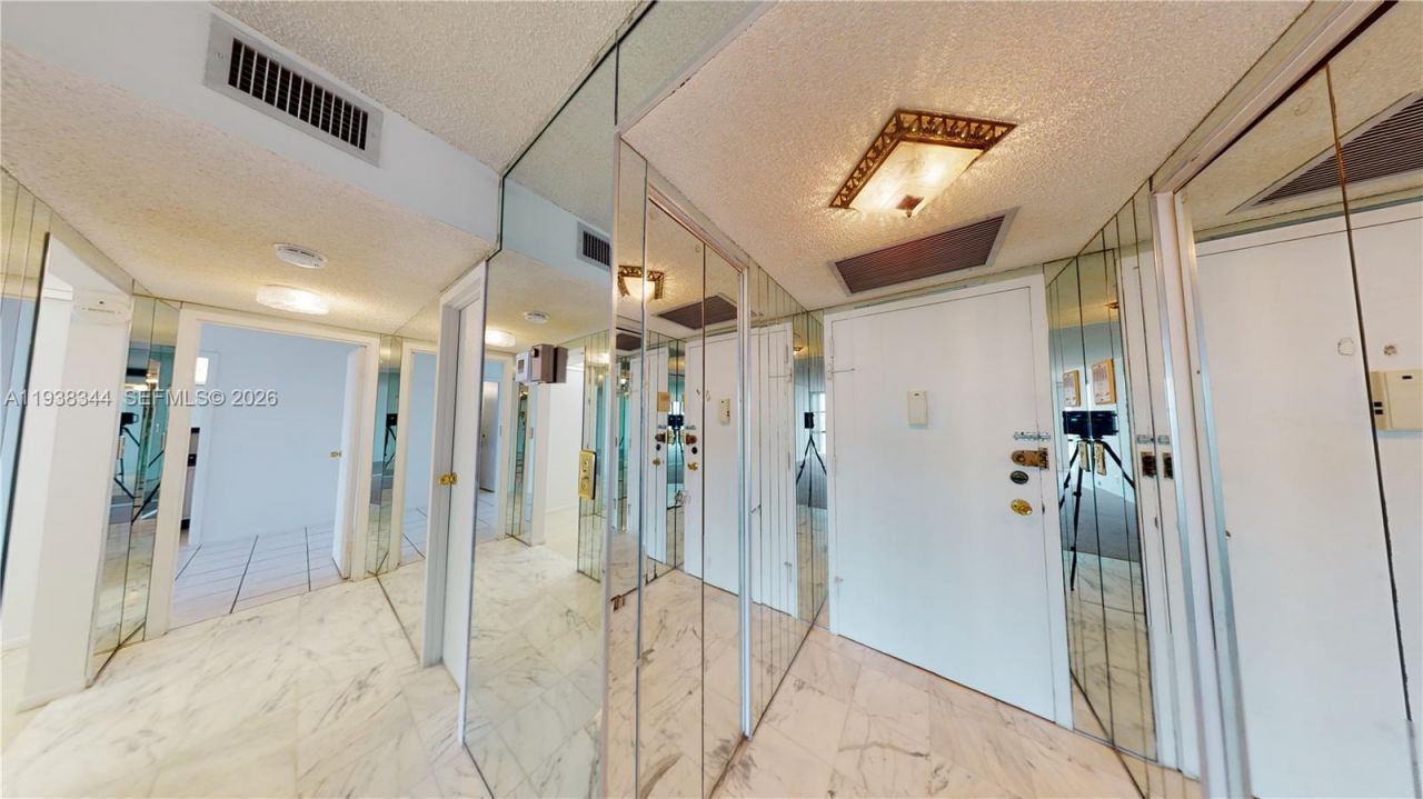 1000 Parkview Dr, Unit 1023, Hallandale Beach, FL 33009 Photo