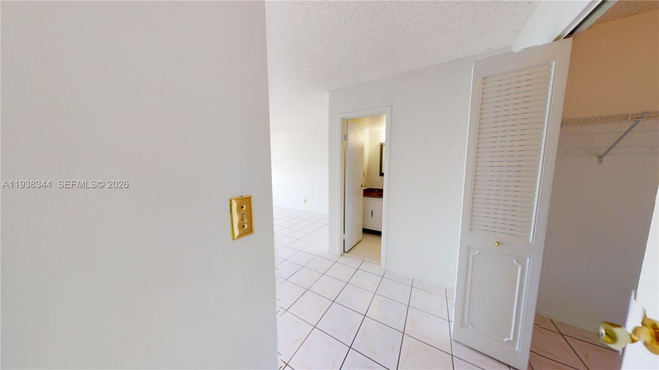 1000 Parkview Dr, Unit 1023, Hallandale Beach, FL 33009 Photo