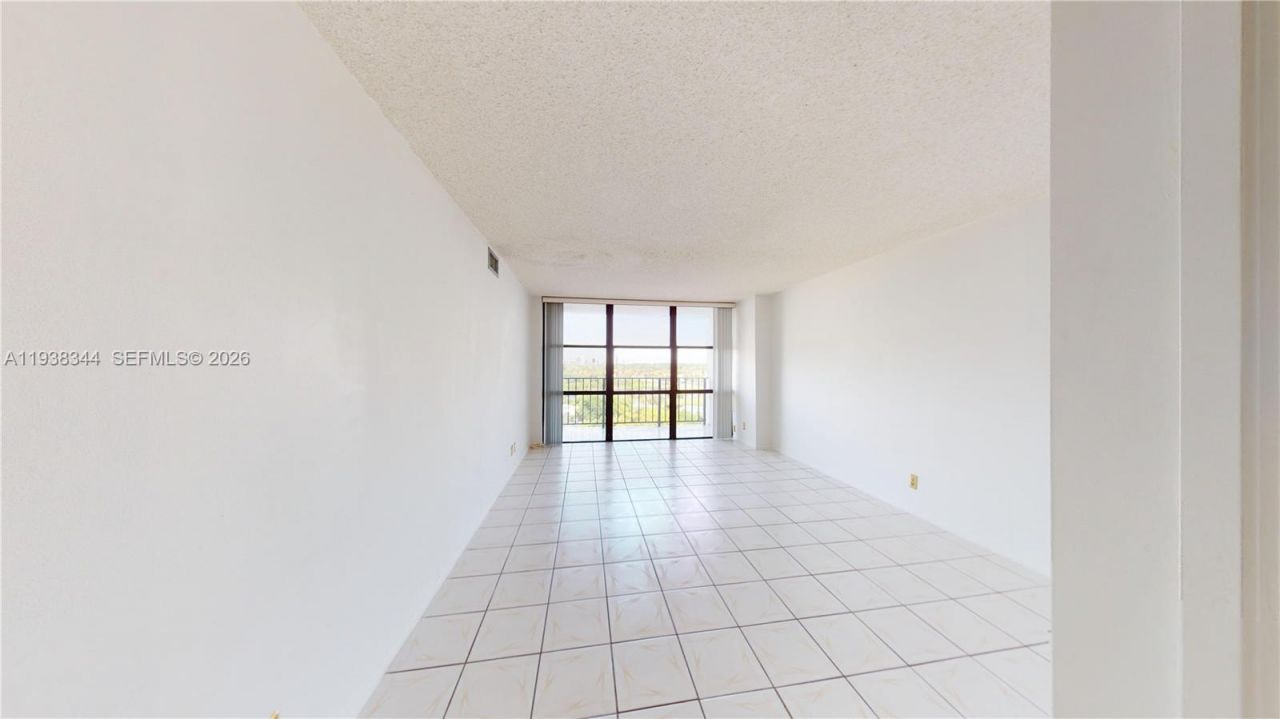 1000 Parkview Dr, Unit 1023, Hallandale Beach, FL 33009 Photo