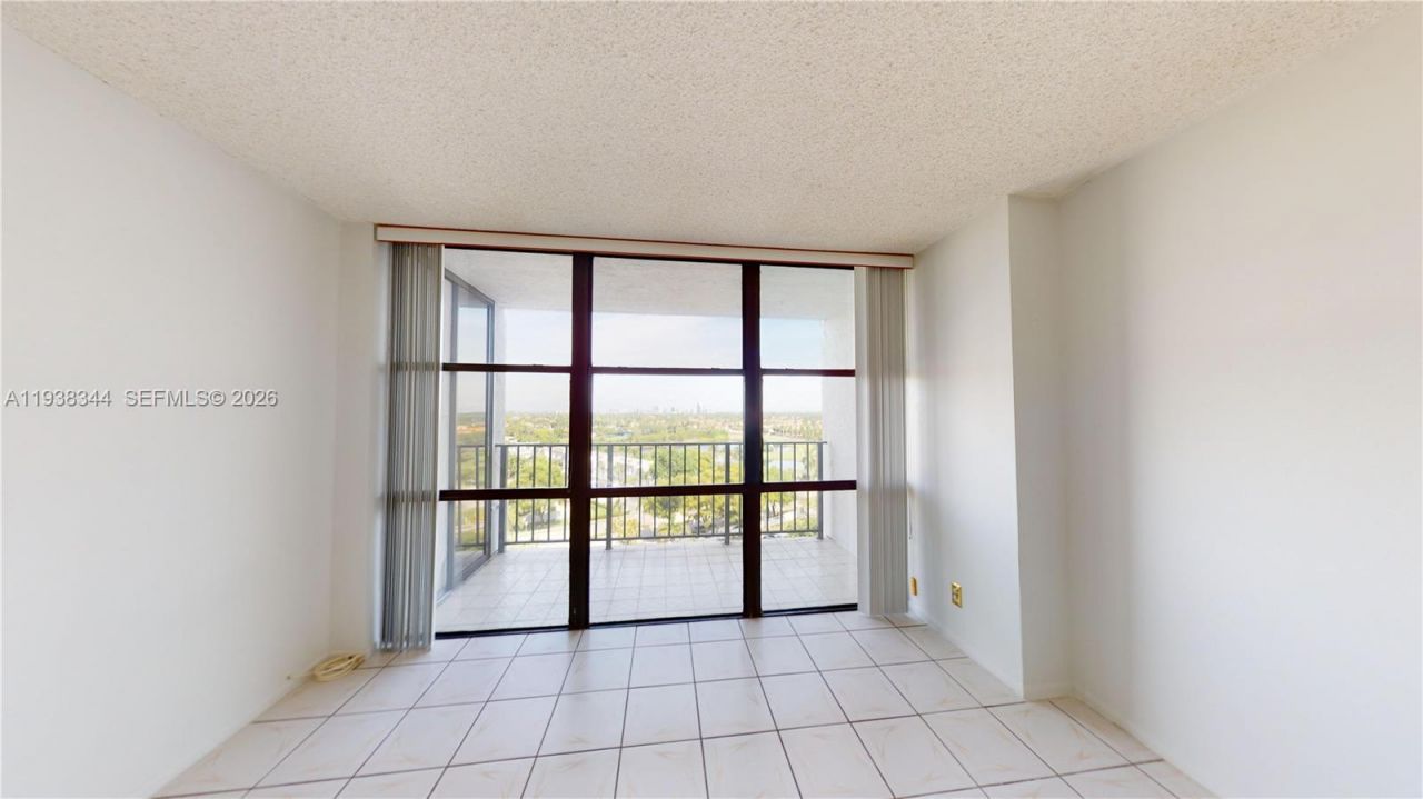 1000 Parkview Dr, Unit 1023, Hallandale Beach, FL 33009 Photo