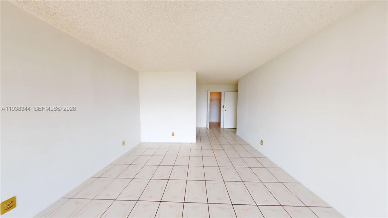 1000 Parkview Dr, Unit 1023, Hallandale Beach, FL 33009 Photo