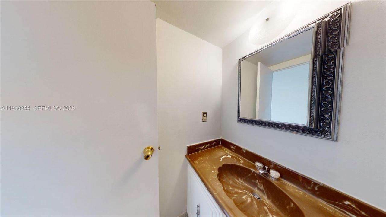 1000 Parkview Dr, Unit 1023, Hallandale Beach, FL 33009 Photo