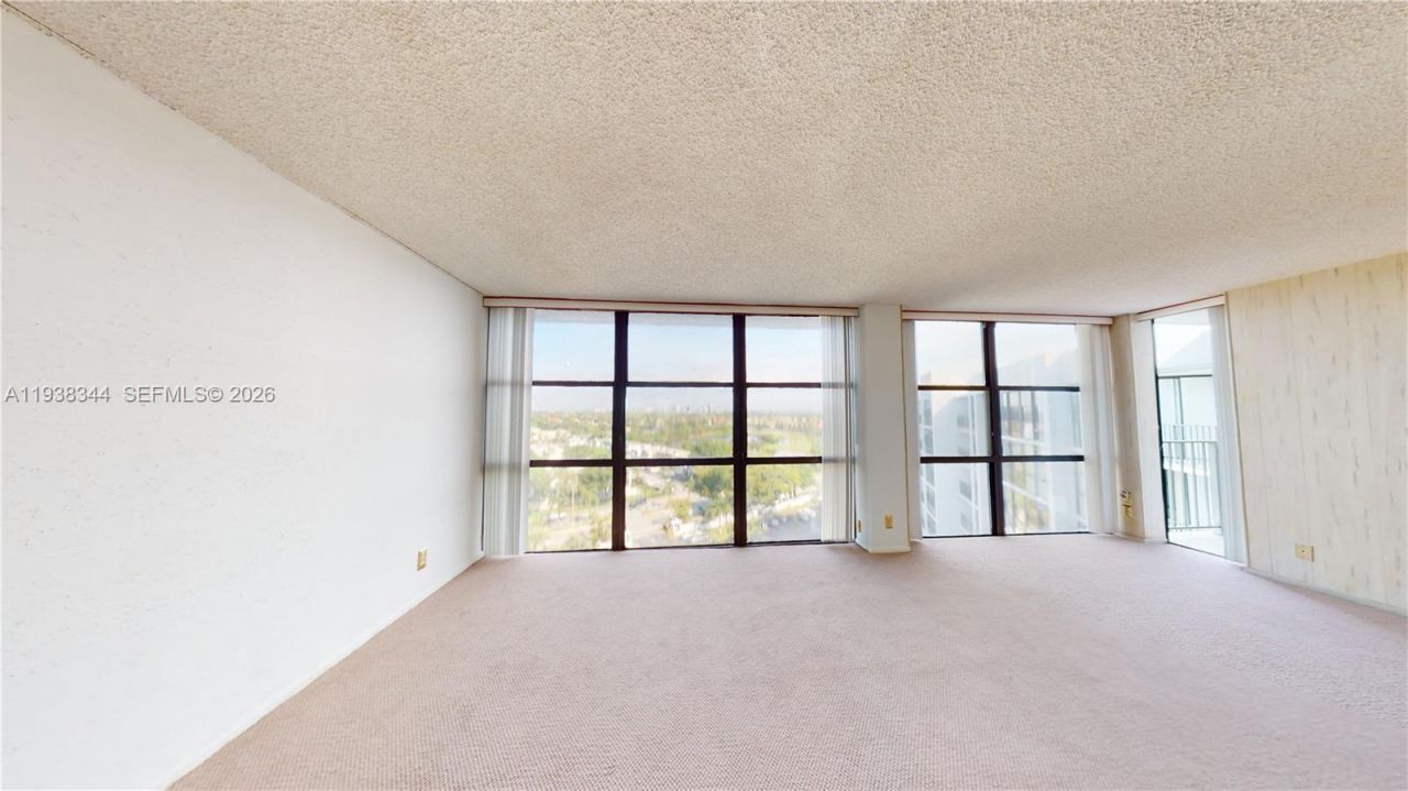 1000 Parkview Dr, Unit 1023, Hallandale Beach, FL 33009 Photo