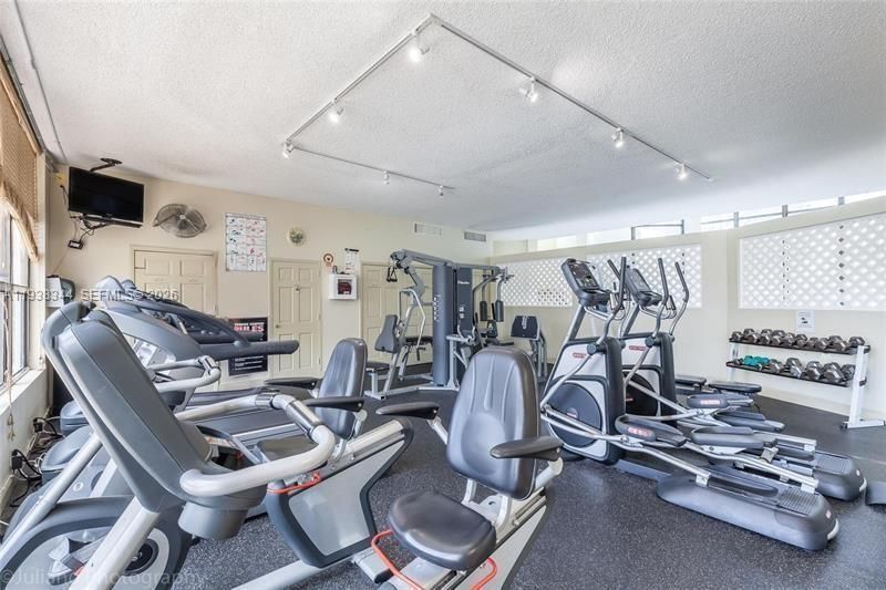 1000 Parkview Dr, Unit 1023, Hallandale Beach, FL 33009 Photo