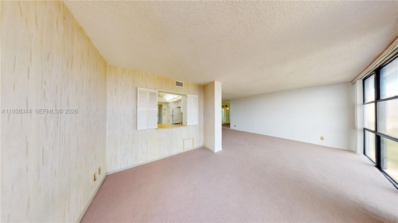 1000 Parkview Dr, Unit 1023, Hallandale Beach, FL 33009 Photo