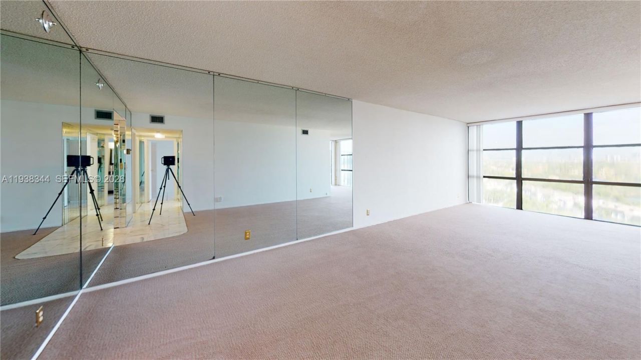 1000 Parkview Dr, Unit 1023, Hallandale Beach, FL 33009 Photo