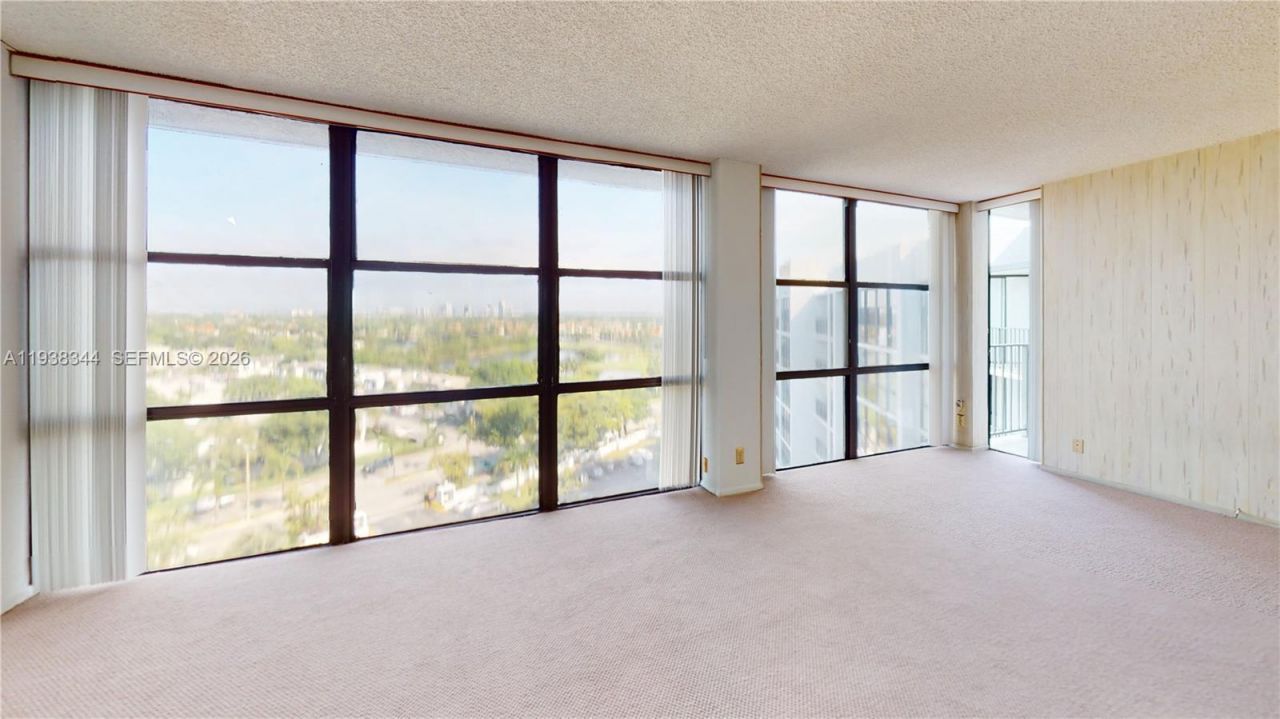 1000 Parkview Dr, Unit 1023, Hallandale Beach, FL 33009 Photo