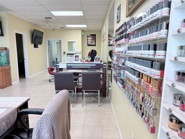 426 Great East Neck Road, West Babylon, NY 11704